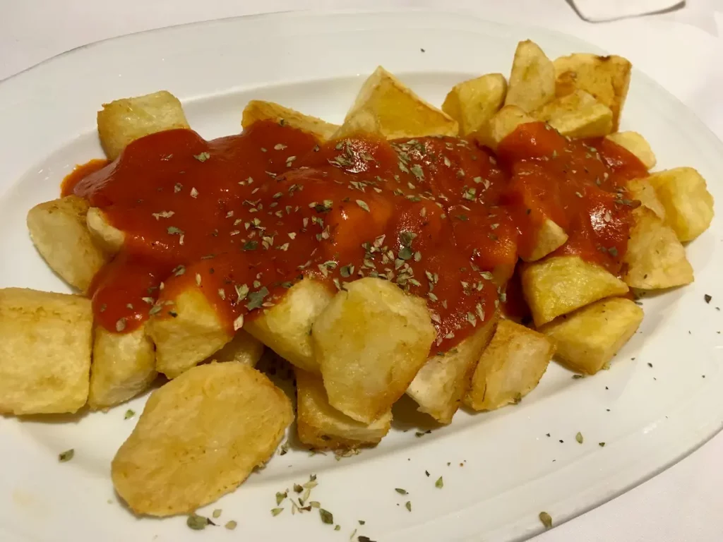Španělsko - jídlo: Patatas bravas