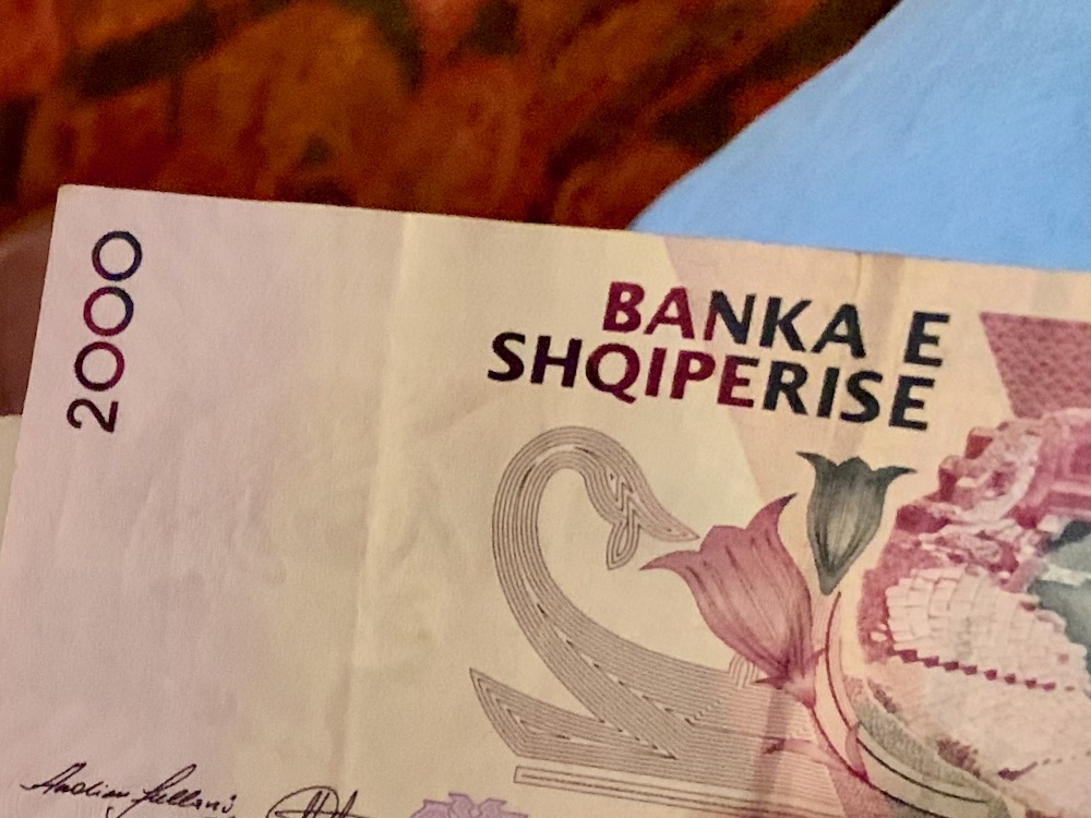 Albánie - peníze