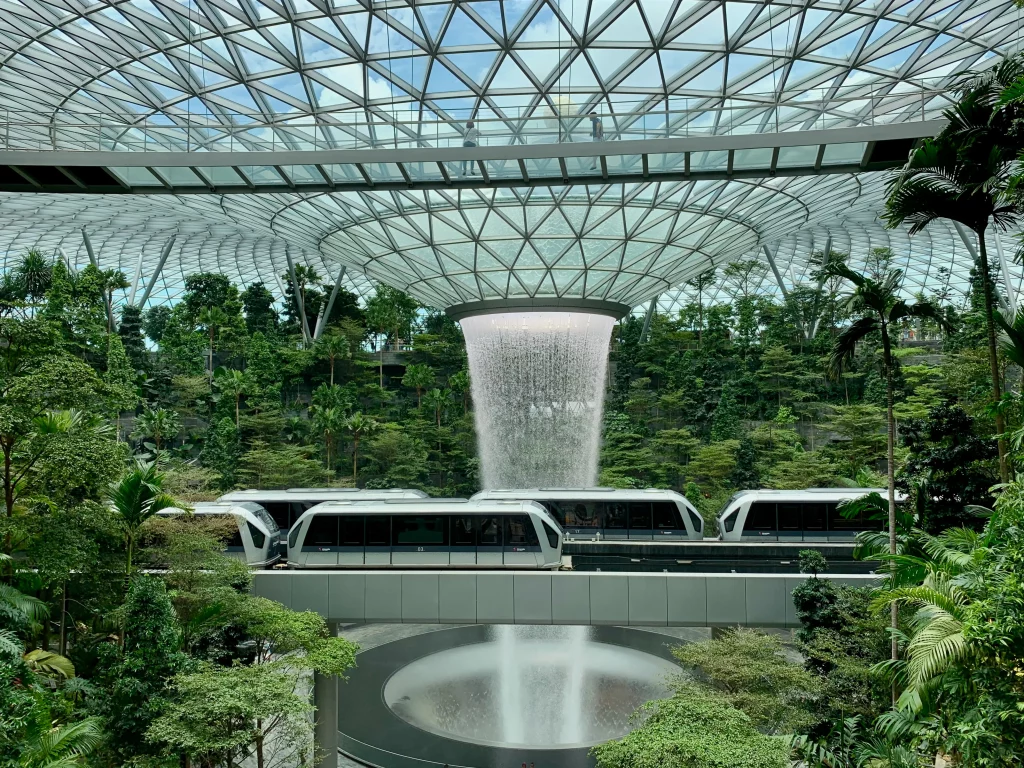 Changi letiště v Singapuru: Jewel / Skytrain