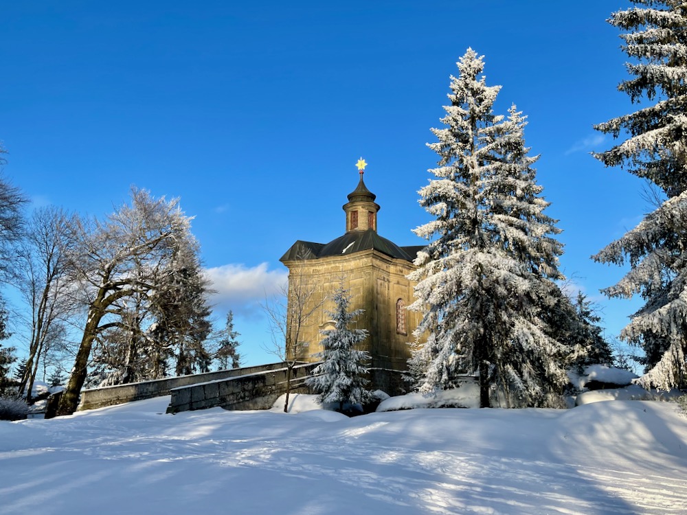 Kostel Panny Marie Sněžné na vyhlídce Hvězda
