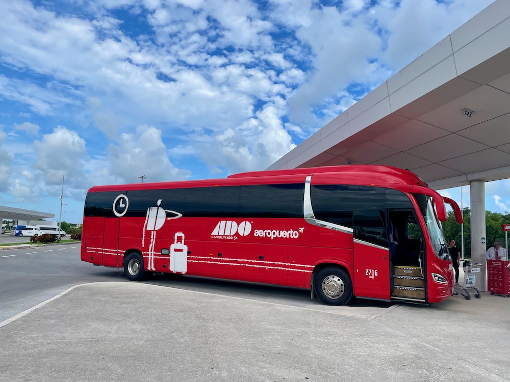 ADO bus na letišti Cancún