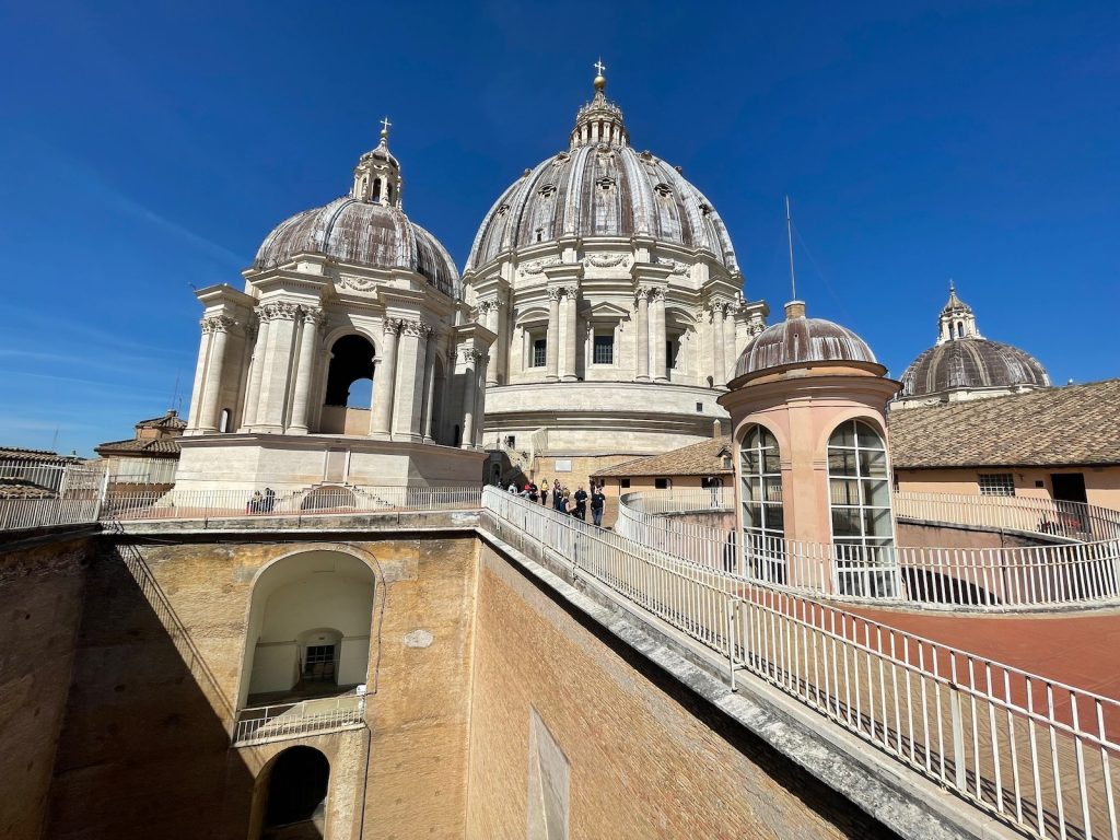 Vatikán - střecha Baziliky Sv. Petra