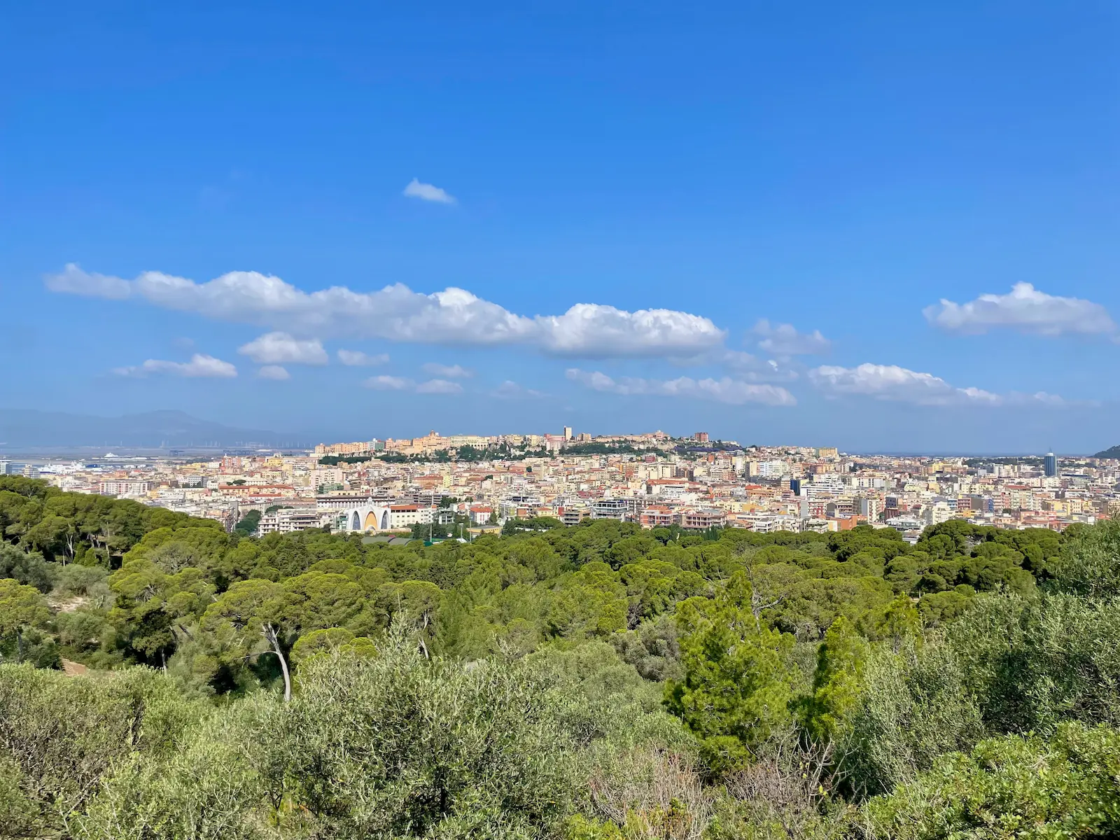 Výhled na Cagliari z Monte Urpinu