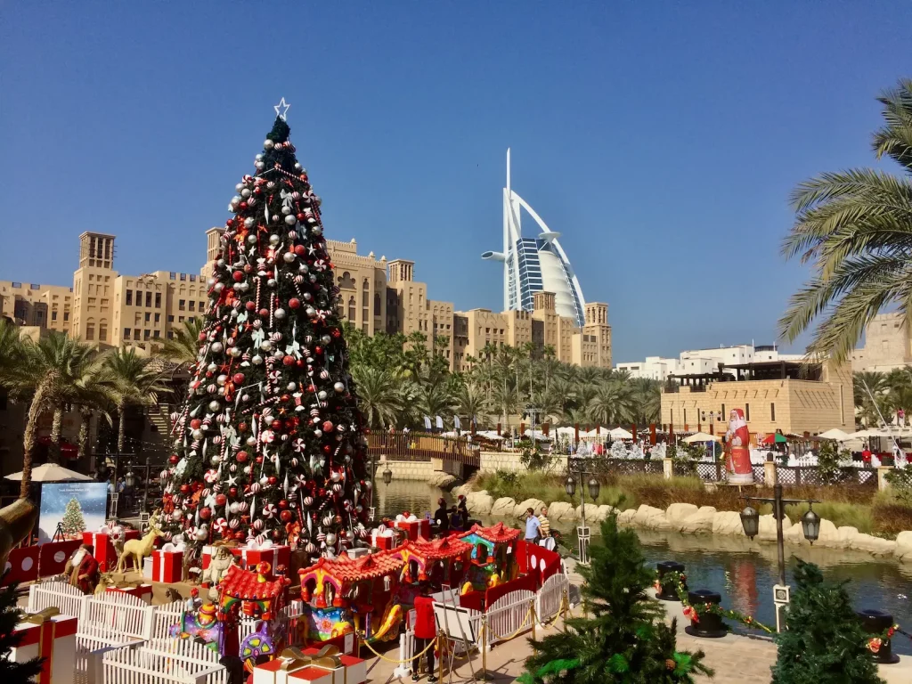 Vánoční trhy v Madinat Jumeirah v Dubaji