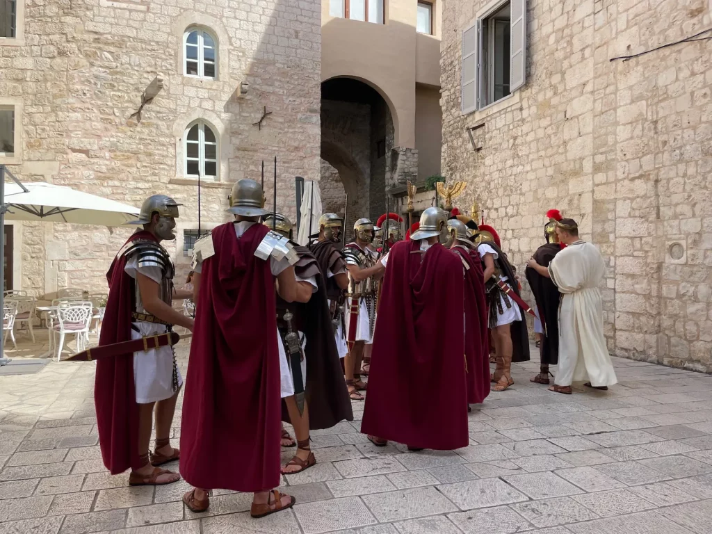 Římští bojovníci v centru Splitu