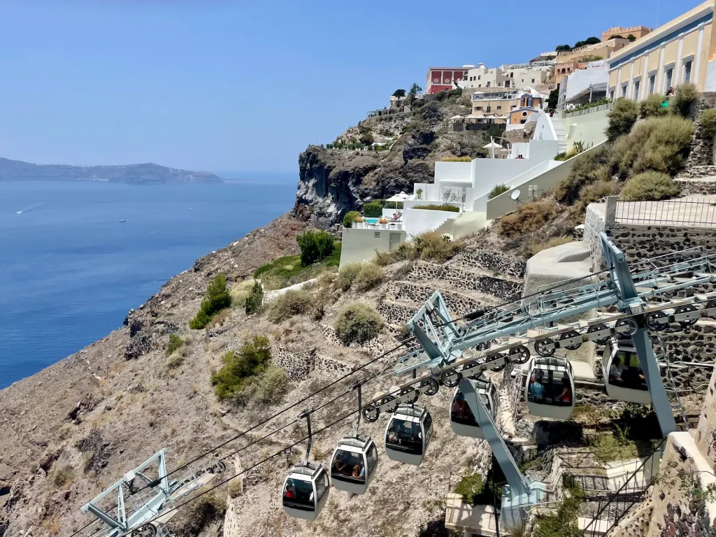 Santorini - lanovka ve Fira