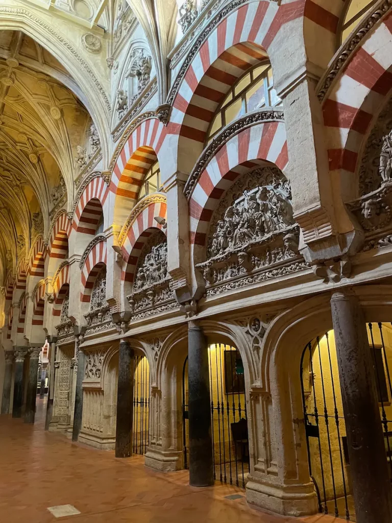Interiér katedrály v Córdobě