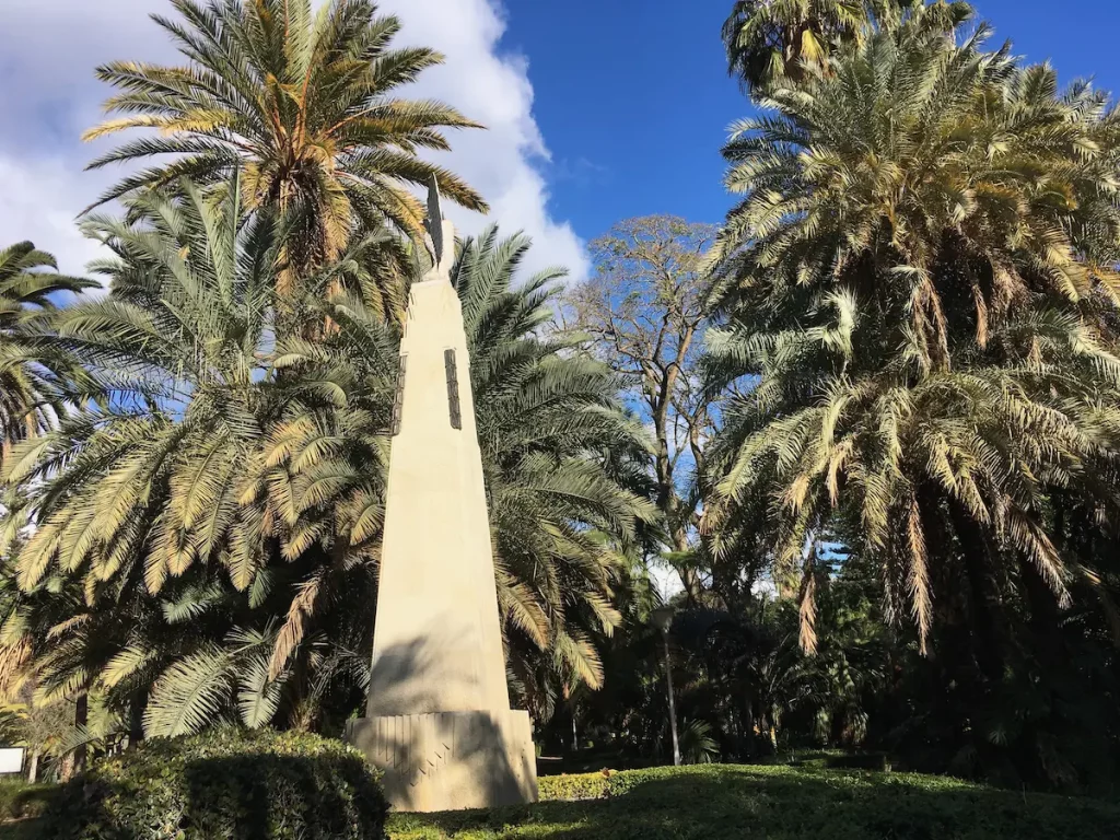 Parque de Málaga - socha básníka Salvador Rueda