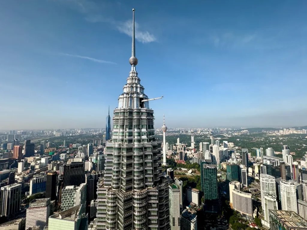 Kuala Lumpur: Petronas Twins Tower (jedna věž)
